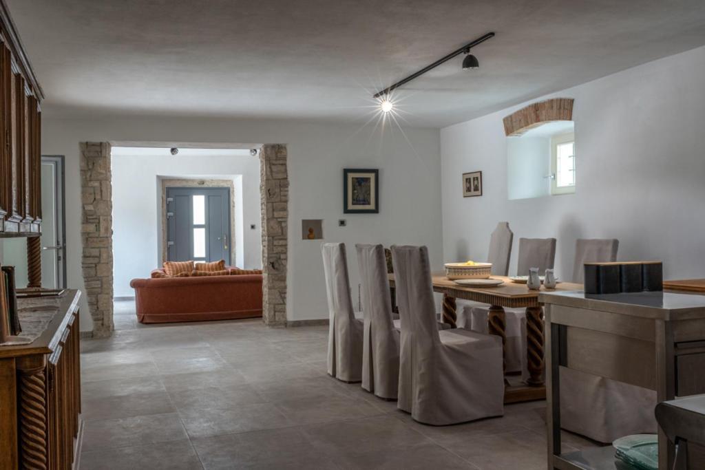 Moderno 3 Casa Vecchia *